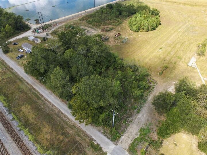 Property Photo:  613 Railroad Avenue  LA 70647 