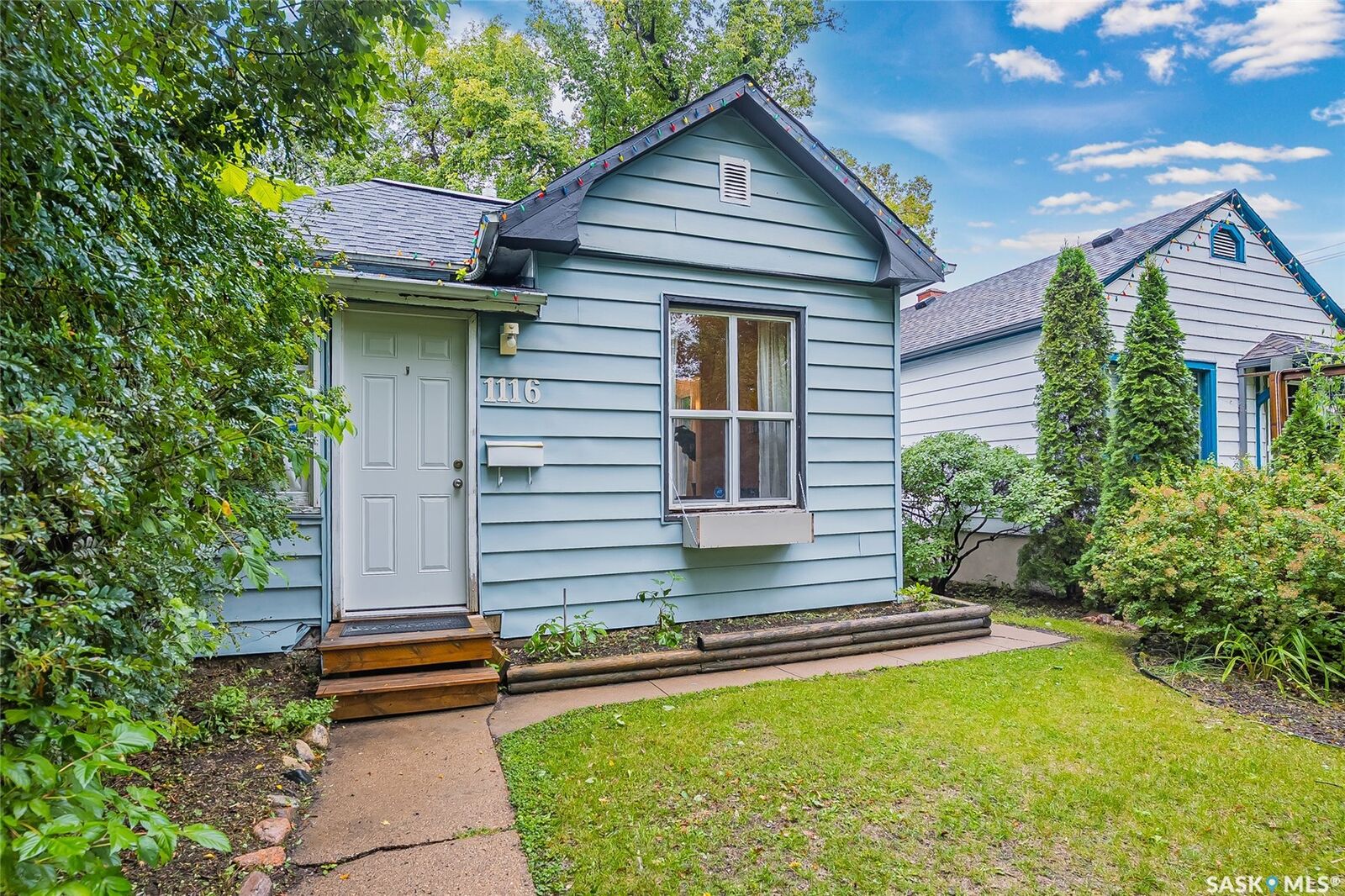 Property Photo:  1116 B Avenue N  SK S7L 1G1 