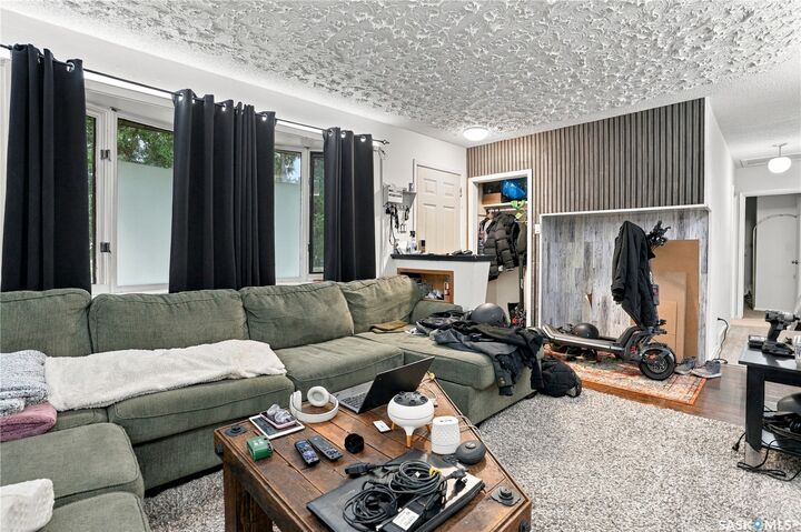 Property Photo:  2325 Wiggins Avenue S  SK S7J 1W8 