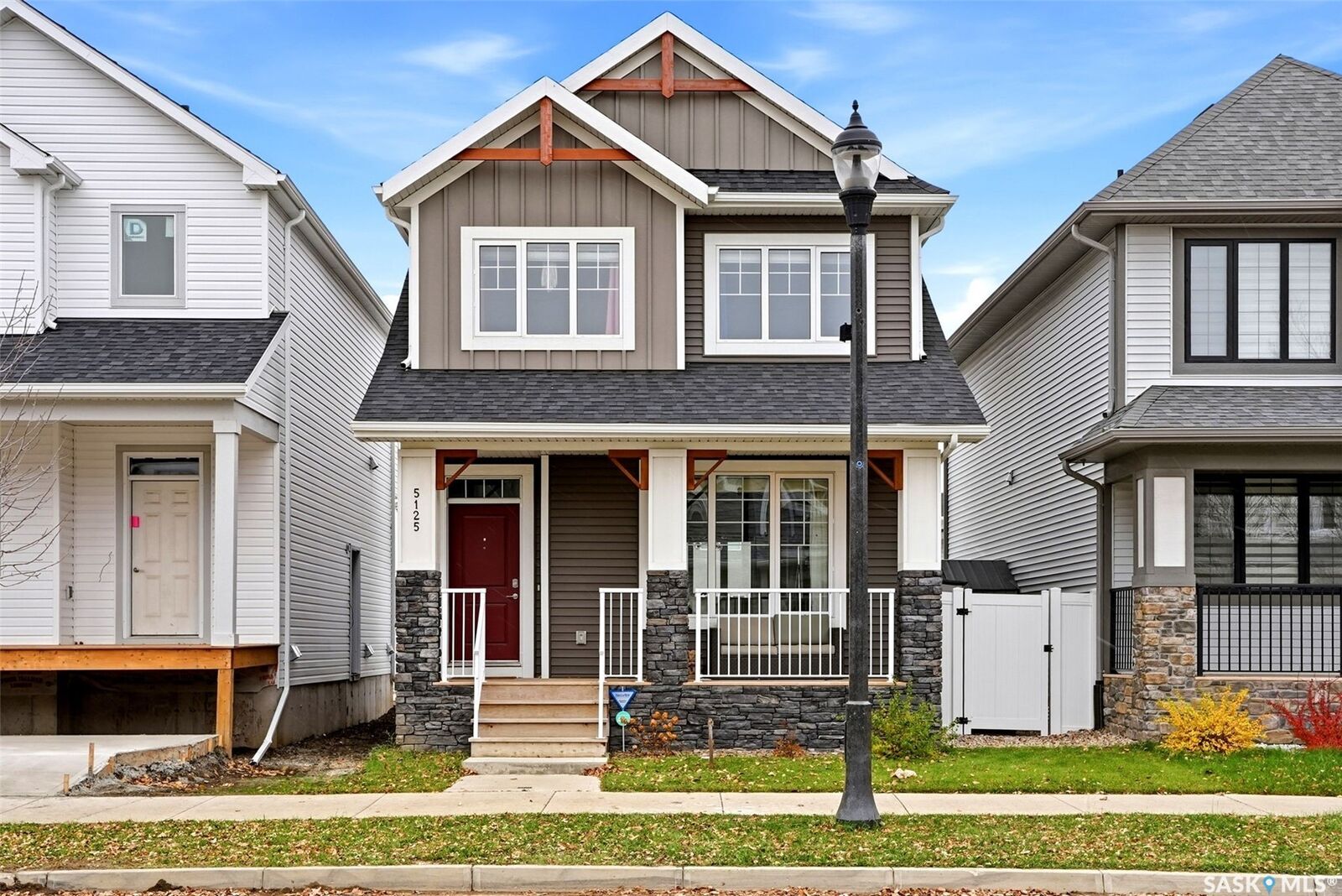 Property Photo:  5125 Buckingham Drive E  SK S4V 3S3 