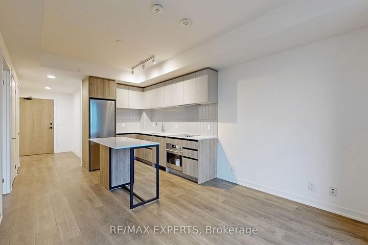 Property Photo:  7950 Bathurst Street B-808  ON L4J 0L4 