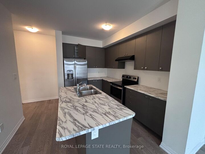 Property Photo: 75 Norwich Crescent ON N3W 2M7