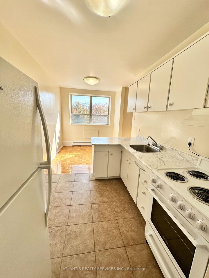 Property Photo:  2445 Woodward Avenue 506  ON L7R 1V3 