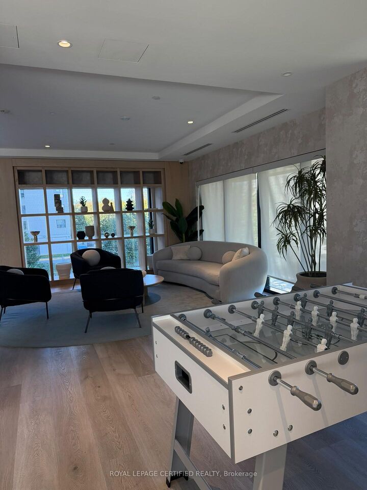 Property Photo:  86 Dundas Street 1121  ON L5A 1W4 