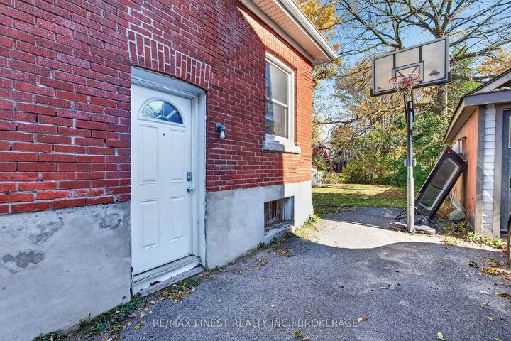 Property Photo:  109 Nelson Street  ON K7L 3W9 