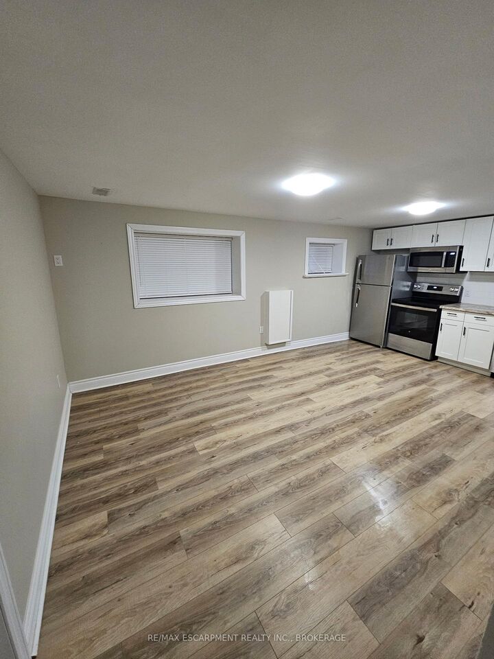 Property Photo: 539 Woodlawn Road 2 ON L3C 3K2