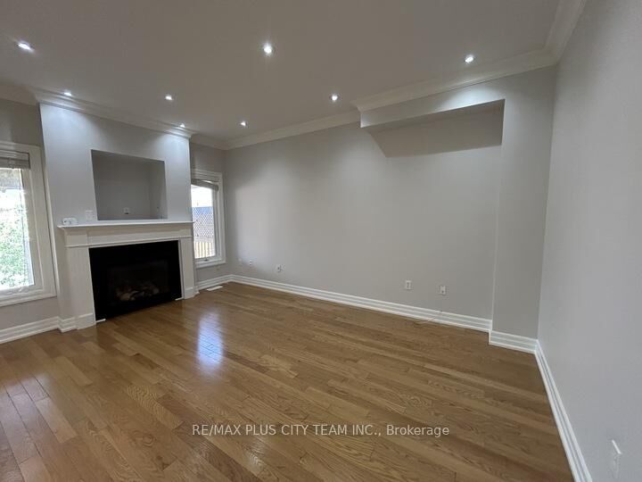 Property Photo: 59 Trish Drive ON L4E 5C4