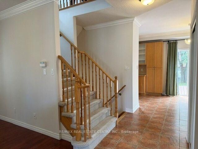 Property Photo:  16 Panorama Way  ON L8E 6C6 