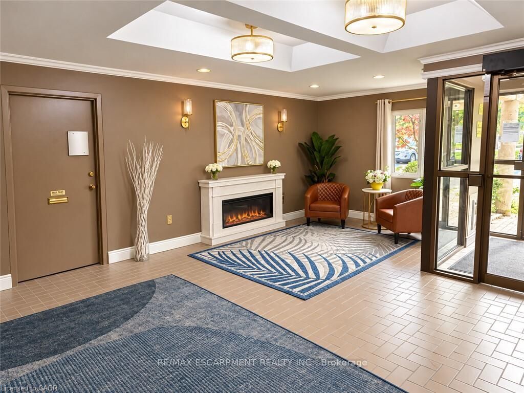 Property Photo:  858 Commissioners Road E 1201  ON N6C 5Y5 