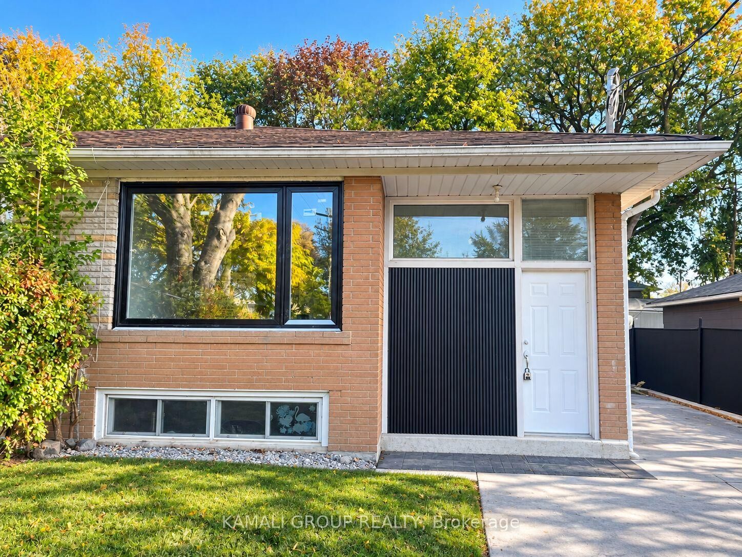 Property Photo: 52 Walter Avenue Bsmt ON L3Y 2T3