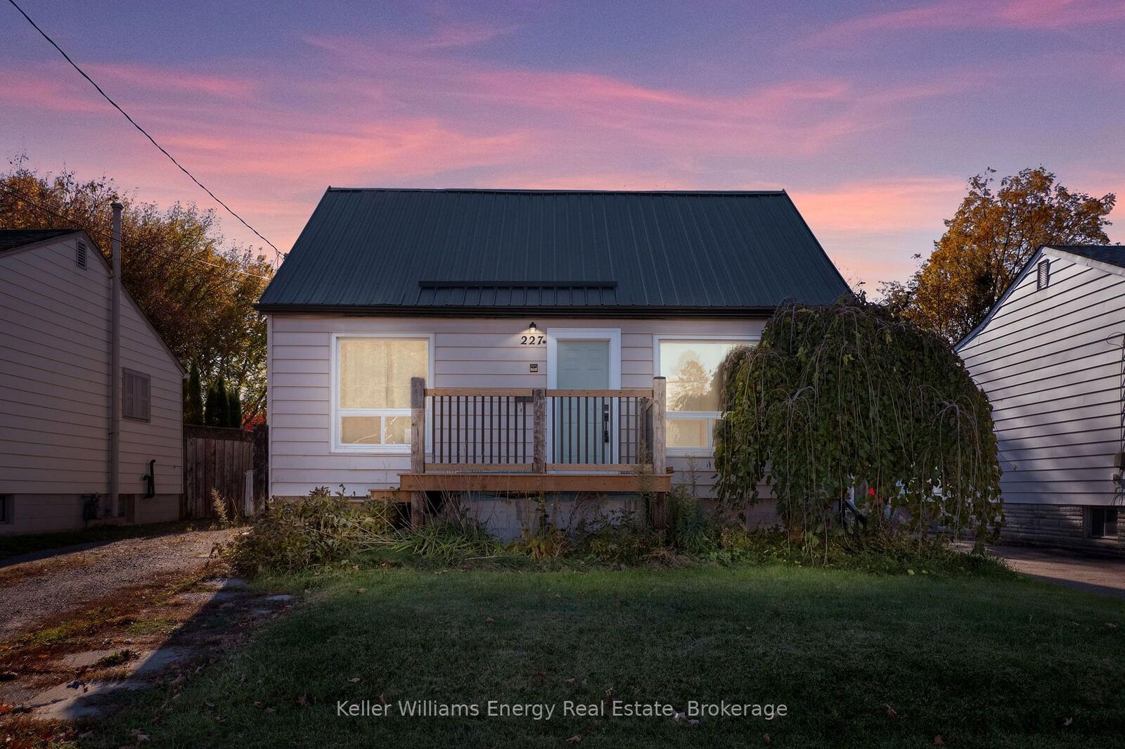 Property Photo:  227 Marquette Avenue  ON L1J 1W3 