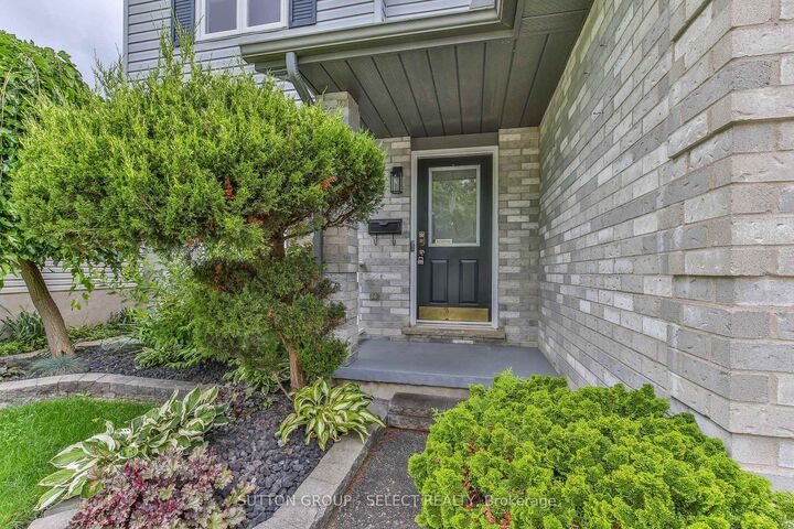 Property Photo:  54 Sunrise Crescent  ON N5V 4V5 