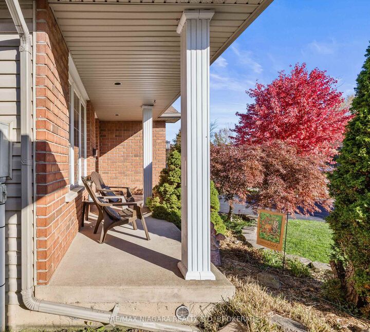 Property Photo:  511 Trillium Avenue  ON L3C 7G9 