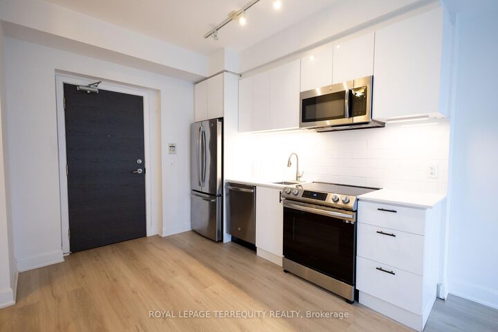 Property Photo:  33 Shore Breeze Drive 3006  ON M8V 0G1 