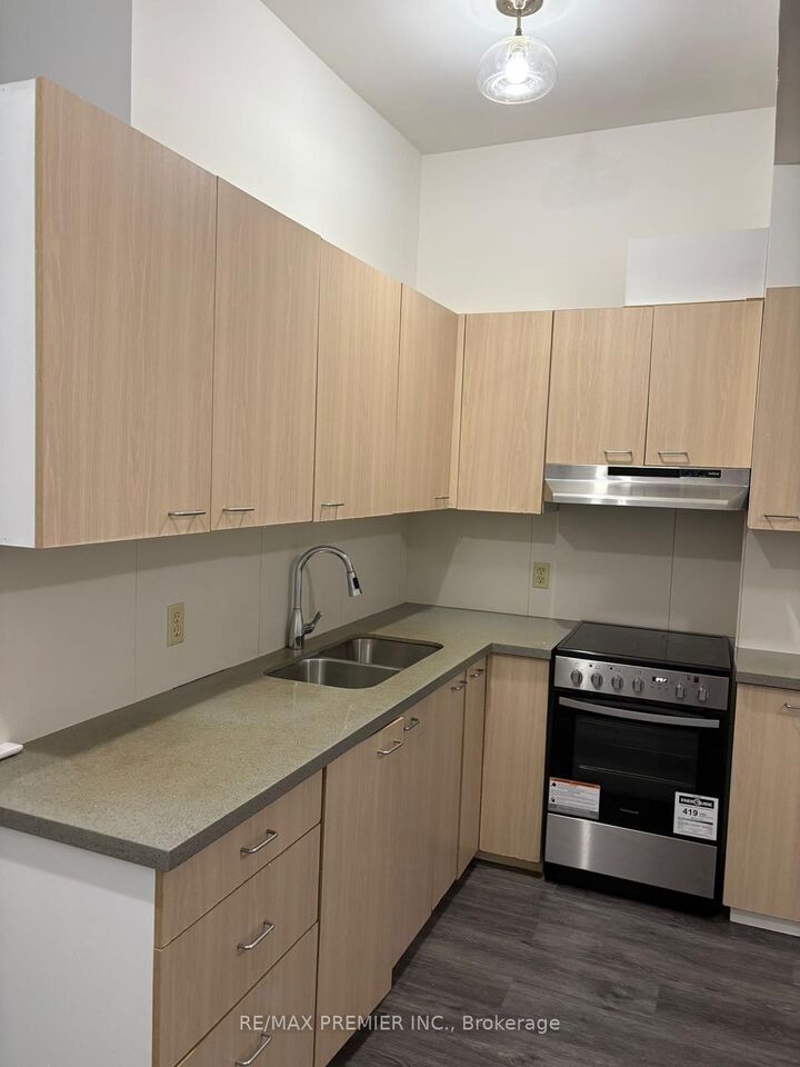 Property Photo:  141 Ossington Avenue 2  ON M6J 2Z6 