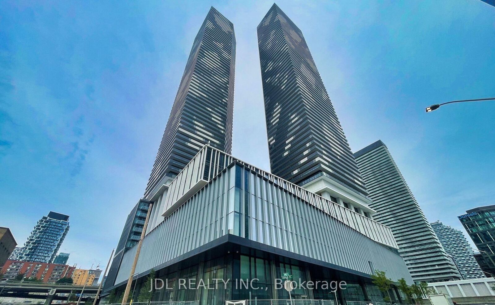 Property Photo:  55 Cooper Street 6101  ON M5E 0G1 