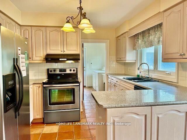 Property Photo:  26 Manorcrest Drive  ON M2N 5K1 