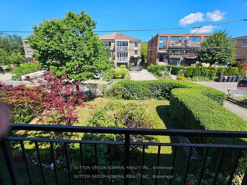 Property Photo: 7 Elway Court Unit 2 ON M6B 2N7