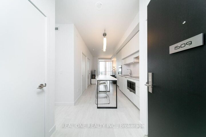 Property Photo:  8 Eglinton Avenue E 1509  ON M4P 0C1 