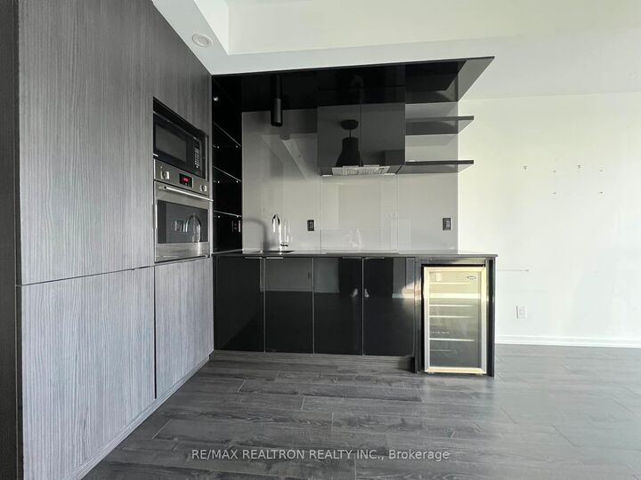 Property Photo:  70 Temperance Street 4707  ON M5G 1P7 