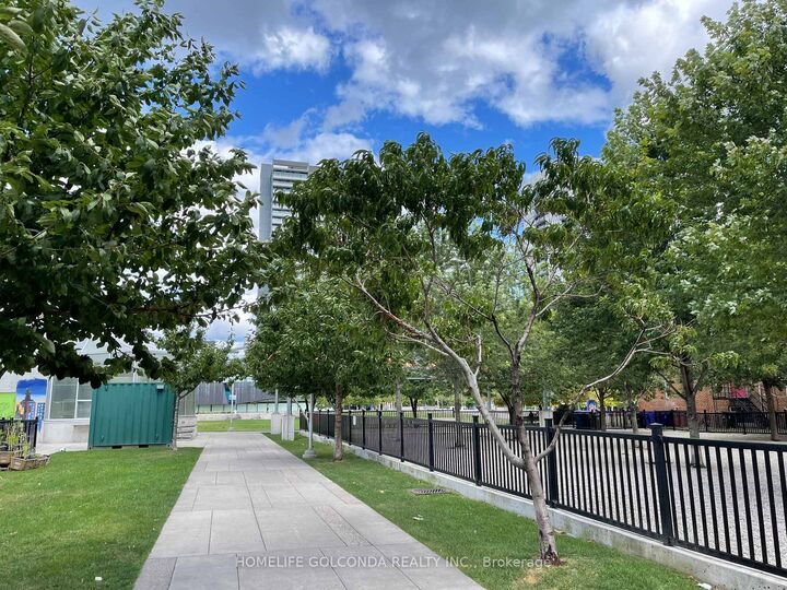Property Photo:  260 Sackville Street 406  ON M5A 0B3 