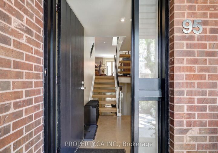 Property Photo:  95 Balmoral Avenue  ON M4V 1J5 