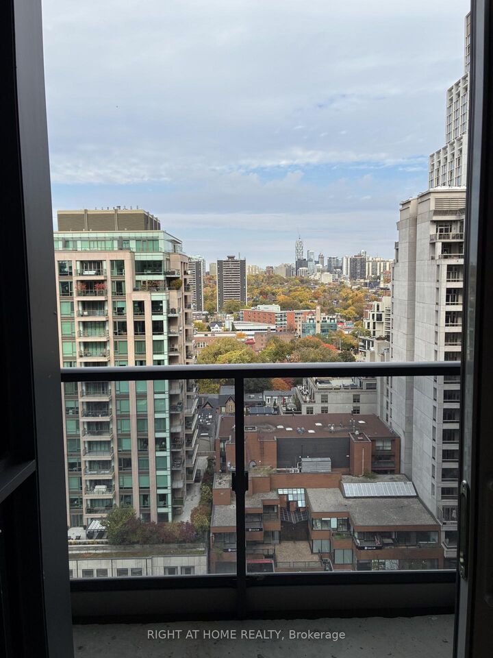 Property Photo: 88 Cumberland Street 1705 ON M5R 0C8