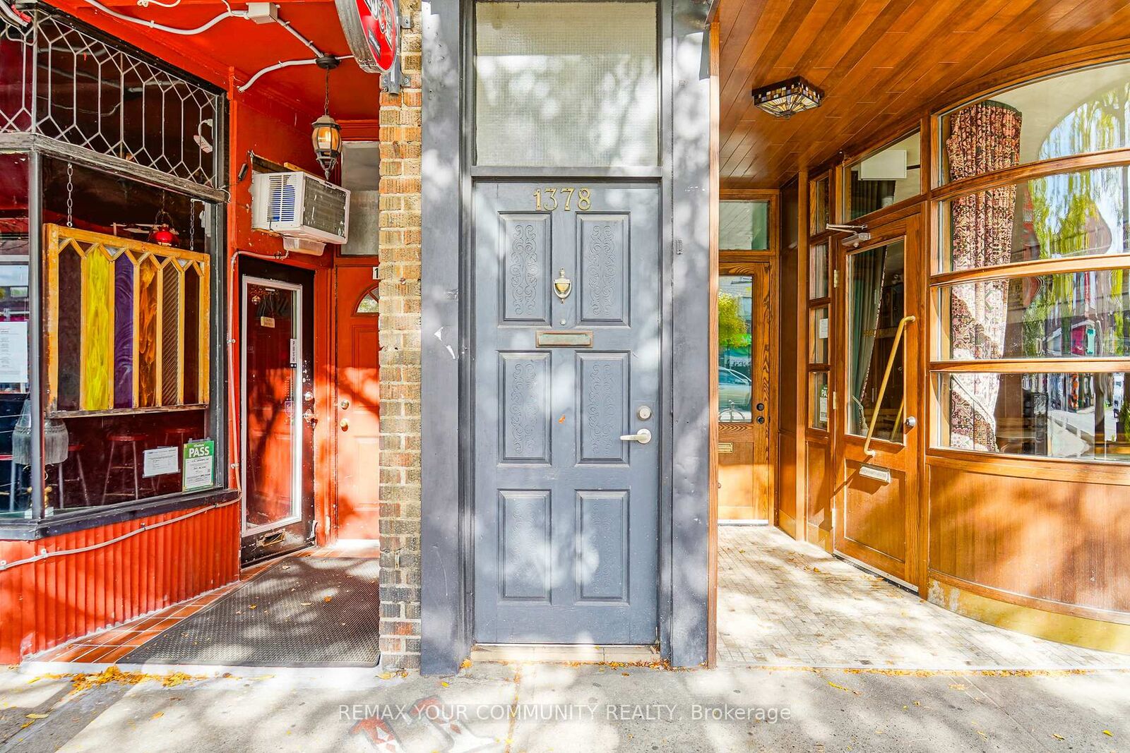 Property Photo:  1378 Danforth Avenue Room 1  ON M4J 3V9 