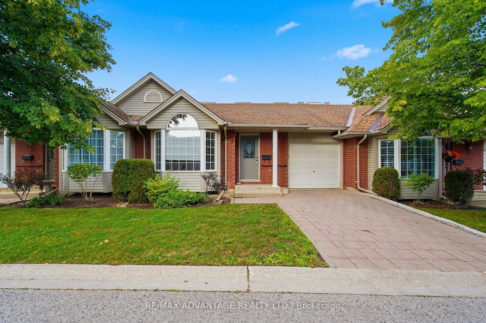 Property Photo:  122 Sherwood Forest Square 18  ON N6G 5G8 