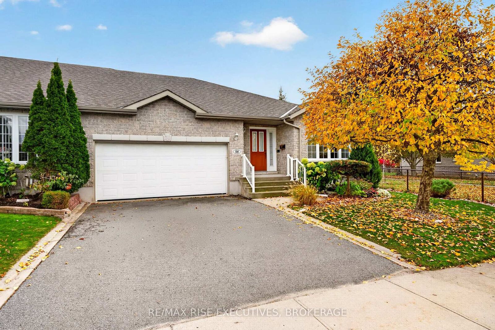 Property Photo:  58 Ellesmeer Avenue  ON K7P 3H8 