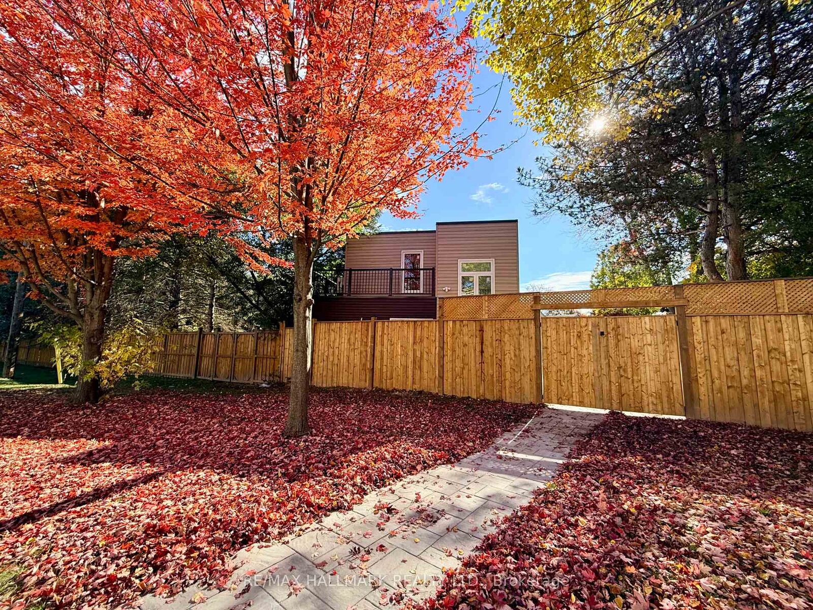 Property Photo:  48R Bradgate Road  ON M3B 1J8 