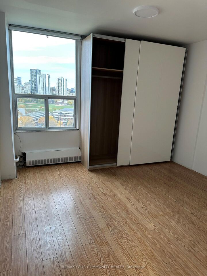 Property Photo:  15 Vicora Linkway N/A 1603  ON M3C 1A9 