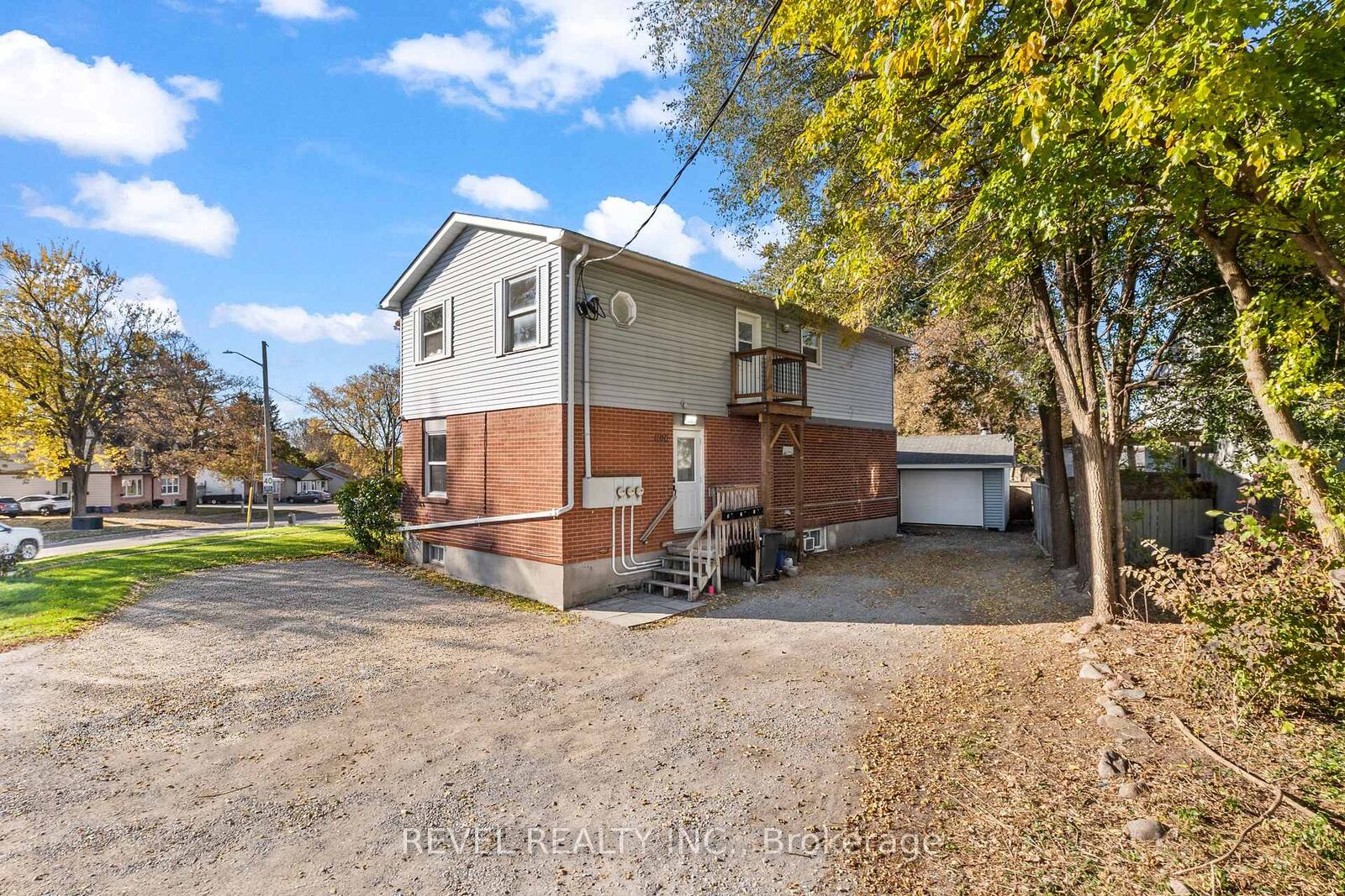 Property Photo: 1100 Simcoe Street S Unit 2 ON L1H 4L6