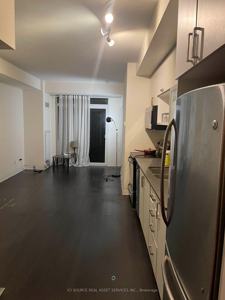 Property Photo: 28 Ted Rogers Way 3906 ON M4Y 2J4