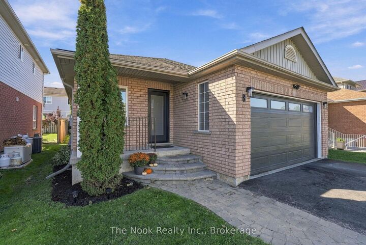 Property Photo:  8 Vanessa Drive  ON L3V 7Y8 