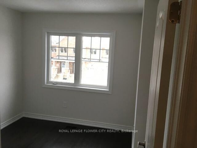 Property Photo:  40 Davenfield Circle Upper  ON L6P 4M2 