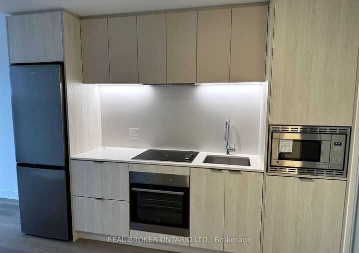 Property Photo:  86 Dundas Street E 1605  ON L5A 1W4 