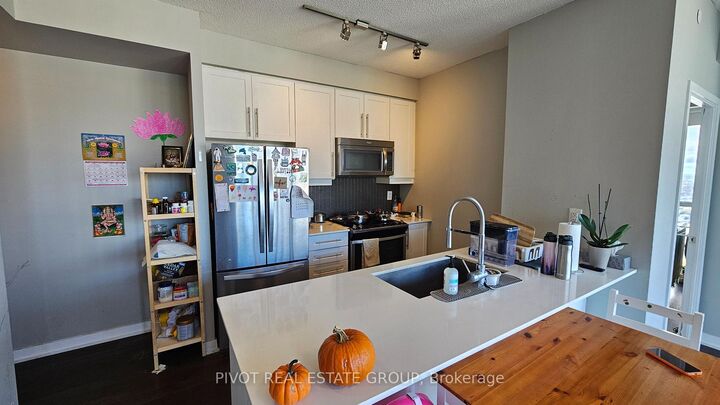 Property Photo:  4011 Brickstone Mews 4002  ON L5B 0J7 
