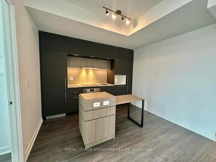 Property Photo:  185 Alberta Avenue 411  ON M6C 0A5 