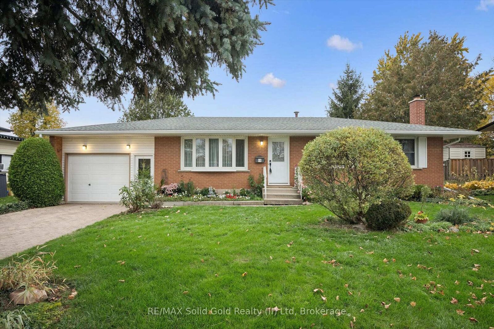 Property Photo:  52 D'Arcy Place  ON N2E 1B8 