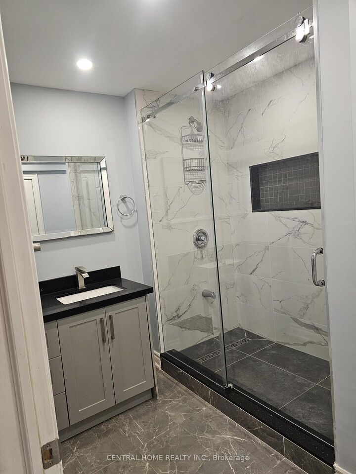 Property Photo:  45 Wildmoor Street  ON L6B 0B3 