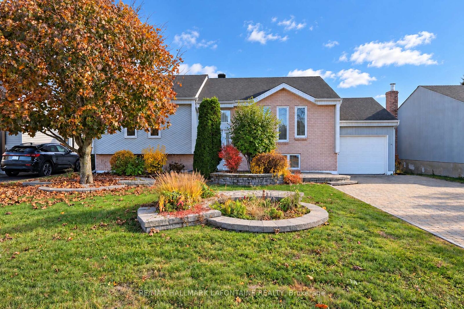 Property Photo:  906 Royal Avenue  ON K6A 3K1 
