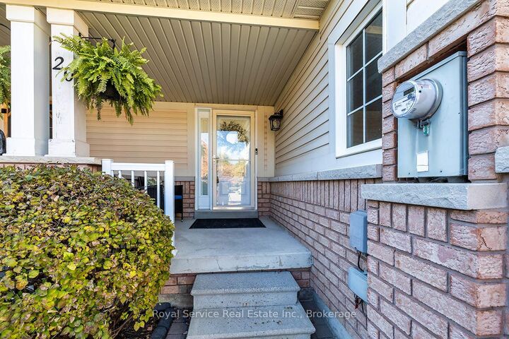 Property Photo:  20 Annisson Court  ON L1C 5L3 