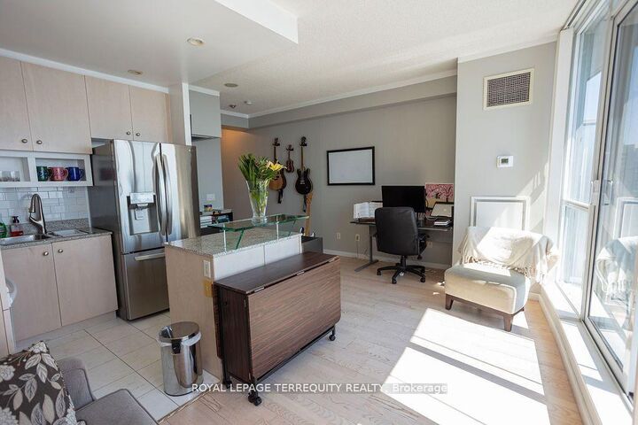 Property Photo: 8 York Street 3108 ON M5J 2Y2