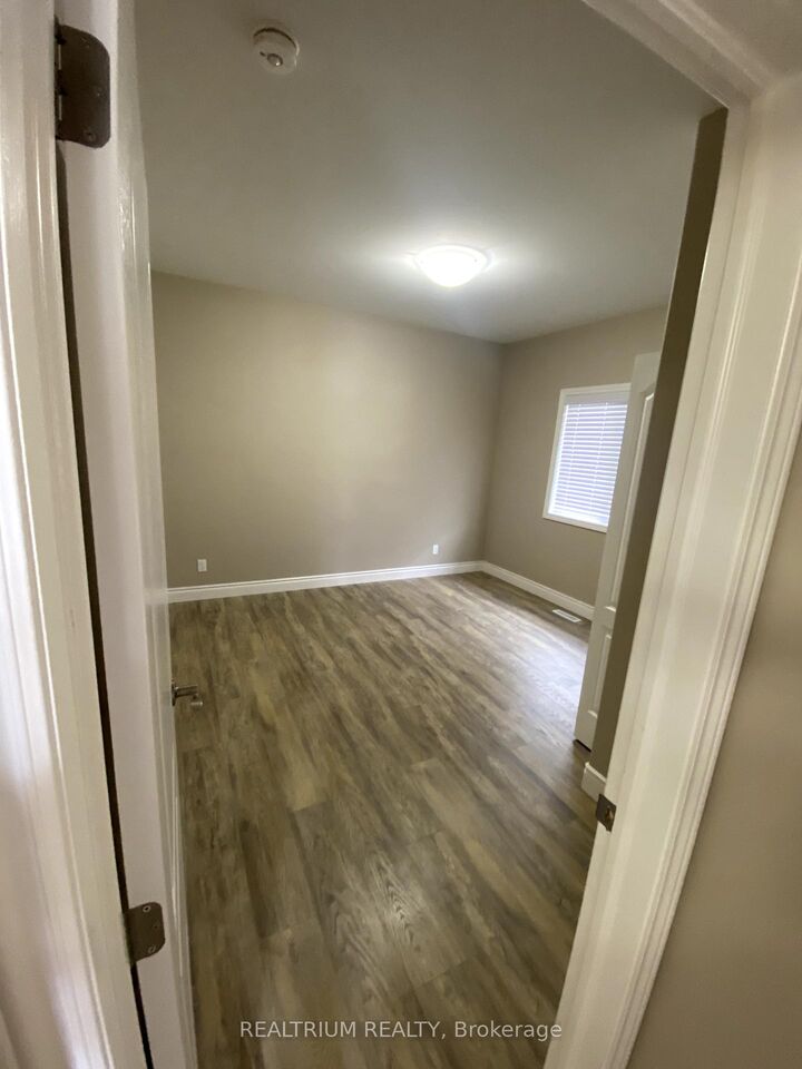 Property Photo:  31 Covington Crescent  ON K8N 0K9 