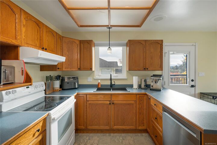 Property Photo:  1154 Blesbok Rd  BC V9W 7X6 