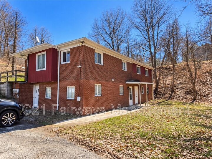 Property Photo:  2551 Tilbrook Rd  PA 15146 