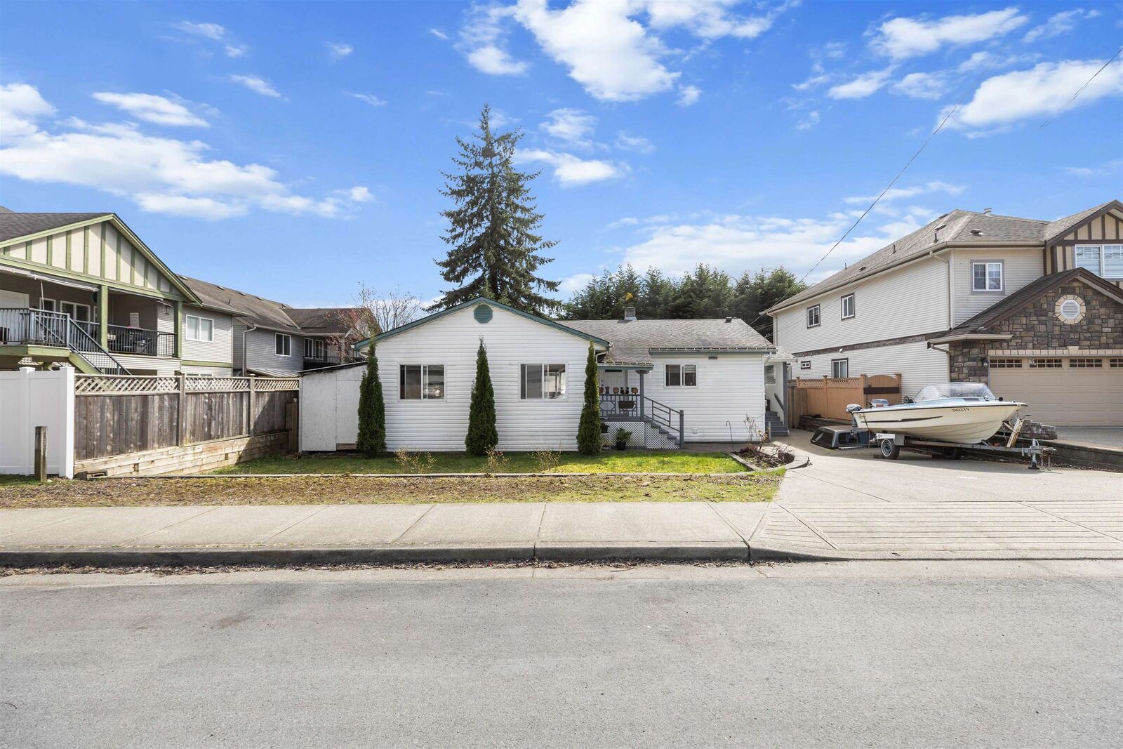 Property Photo: 32622 Egglestone Avenue BC V4S 1A2