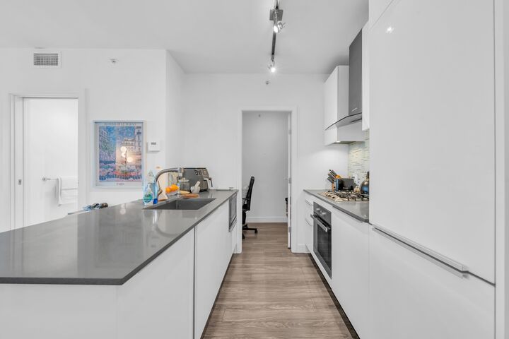 Property Photo:  1283 Howe Street 3007  BC V6Z 0E3 