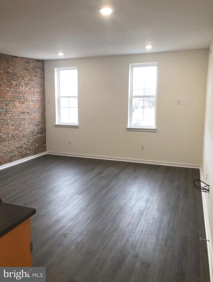 Property Photo:  